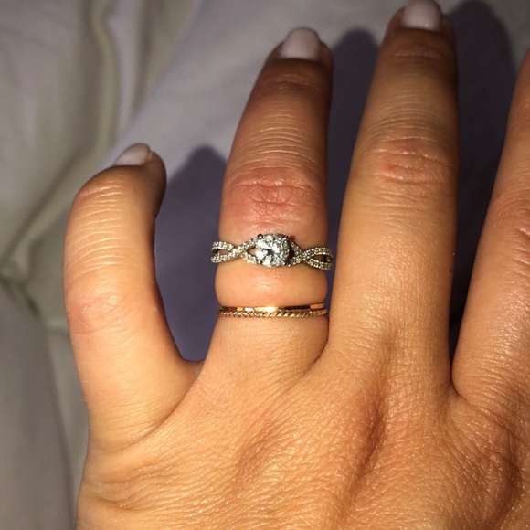 Engagement ring - Picture 2 of 6